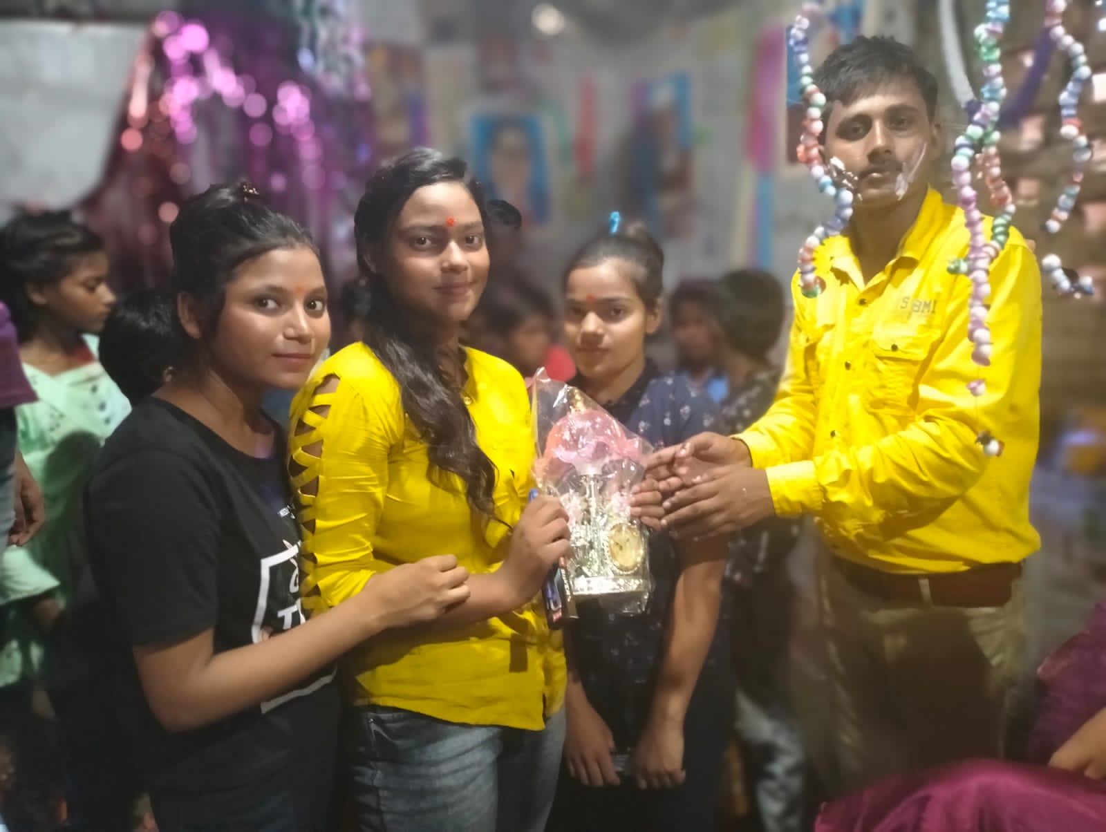 काफी हर्षोल्लास के साथ विभिन्न शिक्षण संस्थानों में मनाई गई शिक्षक दिवस. खगड़िया 11 IMG 20220905 WA0022 1