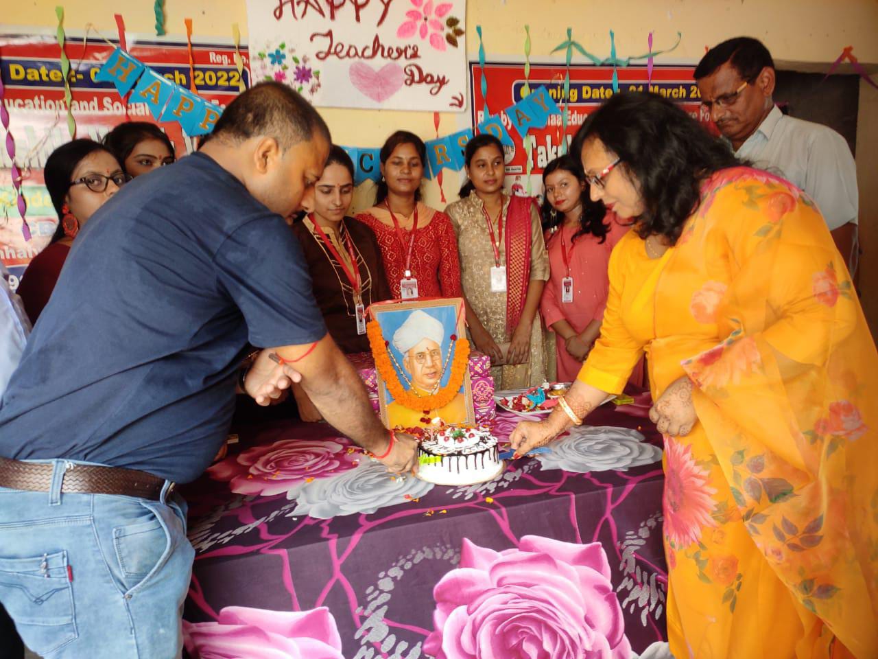 काफी हर्षोल्लास के साथ विभिन्न शिक्षण संस्थानों में मनाई गई शिक्षक दिवस. खगड़िया 10 IMG 20220905 WA0025 1