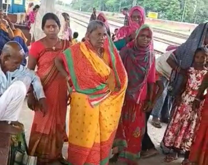 पसराहा रेलवे स्टेशन पर मिली एक अज्ञात व्यक्ति का शव, मची हड़कंप ।। Inquilabindia IMG 20220909 WA0000
