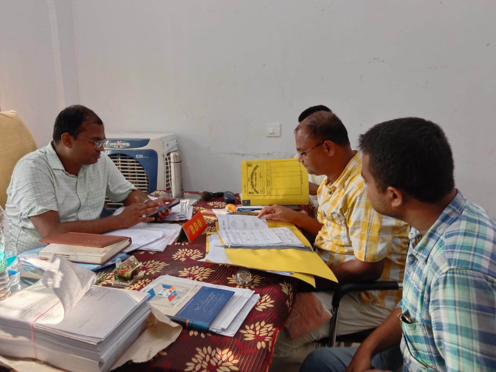 नवगठित परबत्ता नगर पंचायत परबत्ता की चुनाव व्यवस्था को लेकर पदाधिकारियों द्वारा की जा रही विभिन्न तैयारियां ।। Inquilabindia 5 IMG 20220912 WA0012