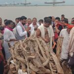 Inq Tmp 30 पुर्व तारापुर विधायक पार्वती देवी के निधन पर उनके छोटे पुत्र धर्मेंद्र कुमार चौधरी ने मुख्य अग्नि देकर अंतिम विदाई दिये।