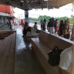 नारायणपुर रेलवे स्टेशन पर बारिस के कारण पानी ही पानी, स्टेशन पर बैठने योग्य जगह नहीं ।।