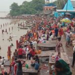 अजगैबीनाथ धाम के उत्तरवाहिनी गंगा मे हजारों श्रद्धालुओं ने गंगा में डुबकी लगाते हुये मां दुर्गा के जयकारे के साथ पहली नवरात्र का किये शुभारंभ।