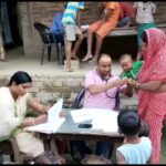 Inq Tmp 36 आंगनबाड़ी केंद्र पर स्वास्थ्य जांच शिविर में बच्चों की चिकित्सक ने किया स्वास्थ्य जांच..