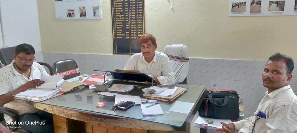 आवास योजना में भवन नहीं बनाने को लेकर थाना स्तर से सफेद नोटिस जारी ।। 2 IMG 20220930 WA0079