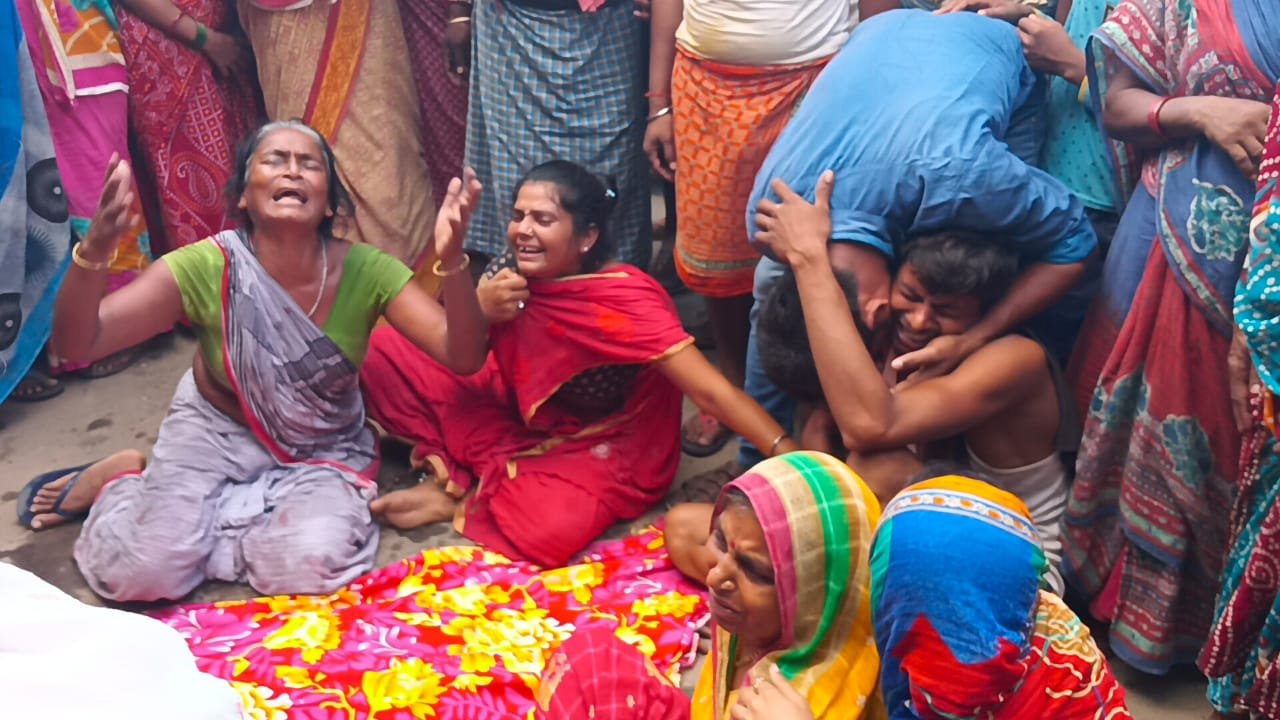 सड़क दुघर्टना में एक युवक की घटनास्थल पर हीं हुई मौत पर पसरा मातम ।। Inquilabindia 4 img 20220911 wa0135864264594022680163