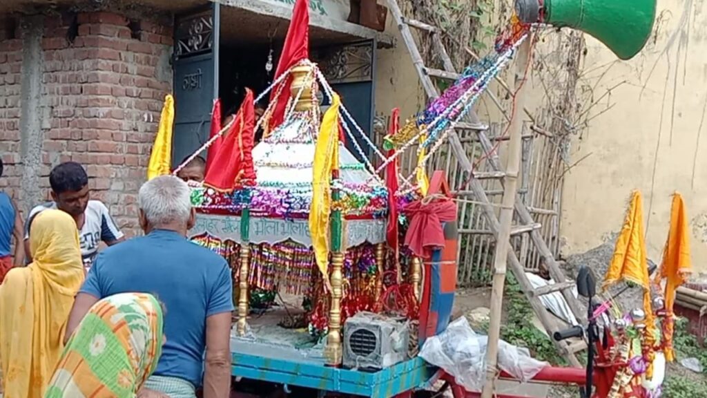 डुमरिया बुजुर्ग गांव से सैकड़ों शिवभक्त देवघर रथयात्रा के लिए आज होंगे रवाना 3 IMG 20221009 WA0005