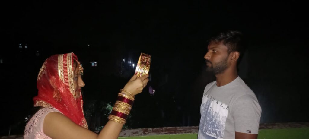 काफी हर्षोल्लास के साथ सुहागन महिलाएं ने मनाई करवा चौथ का पर्व 2 IMG 20221013 WA0011