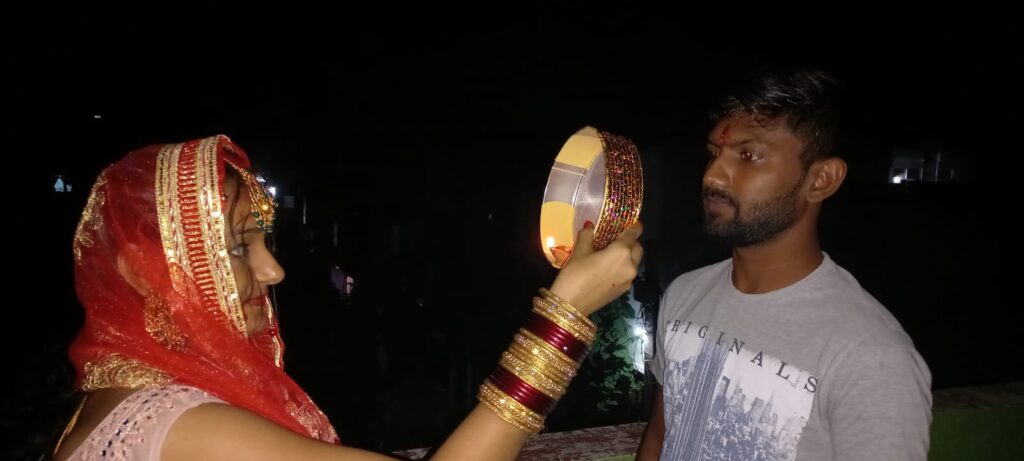काफी हर्षोल्लास के साथ सुहागन महिलाएं ने मनाई करवा चौथ का पर्व 7 IMG 20221013 WA0013 1