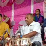 गंगा किनारे बसे अगुवानी ग्राम में अंतरराज्यीय कवि सम्मेलन का हुआ भव्य आयोजन में पहुंचे सैकड़ों दर्शक ।