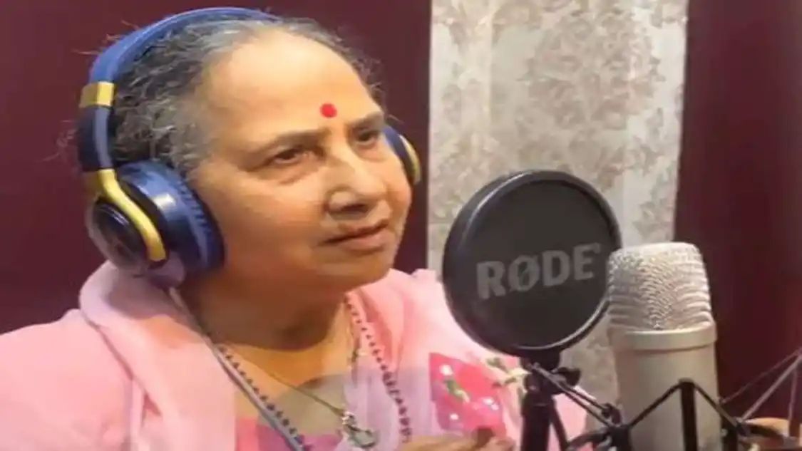 मुख्यमंत्री अशोक गहलोत की पत्नी बनीं सिंगर, लोकगीत 'ये शुभ घड़ियां' गाकर किया अपलोड 1 n42793645416646432895021855887c6ba0fe39e1e14da115fcffdf372f8553f1882eb081c32bf650a4c567