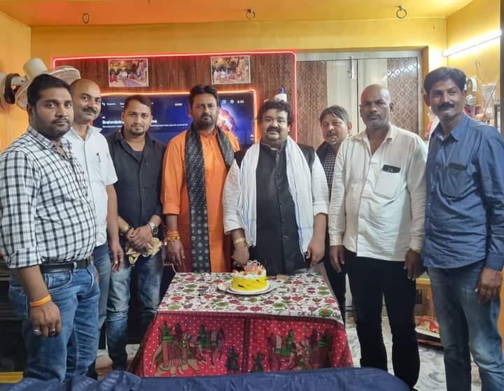 समर्थकों ने अपने विधायक के जन्मदिन पर दीर्घायु - खुशहाल जीवन व्यतीत होने की मांगी दुवाएं ।। 7 IMG 20221108 WA0002