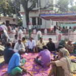 धरनास्थल पर ही स्वच्छताग्राही के समर्थन में भी बैठे कई प्रतिनिधि, बीडीओ को दिया आवेदन ।।