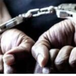 विभिन्न थाना क्षेत्रों से शराब व अन्य मामले में कई अभियुक्त हुए गिरफ्तारदेशी कट्टा, 2 जिंदा गोली, 63 बोतल कोडीन सिरप बरामद।।