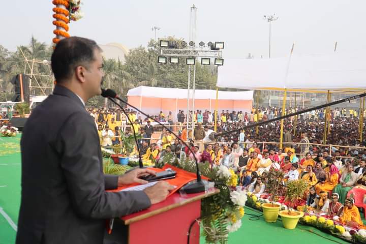 गायत्री परिवार के द्वारा आयोजित युथ एक्सपोर्मेंट में पहुंचे लाखों युवा, 51 हजार लोगों में गायत्री देव स्थापना का लिया संकल्प 6 IMG 20221211 WA0003