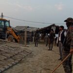 अजगैविनाथ गंगा घाट में नमामि गंगे घाट निर्माण करने को लेकर जिला प्रशासन के निर्देश पर चला बुलडोजर।।