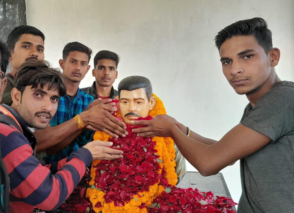 जम्मू में शहीद कैप्टन आनंद के स्मारक का पैतृक गांव नयागांव में हुआ स्मारक का लोकार्पण 7 IMG 20221222 WA0004