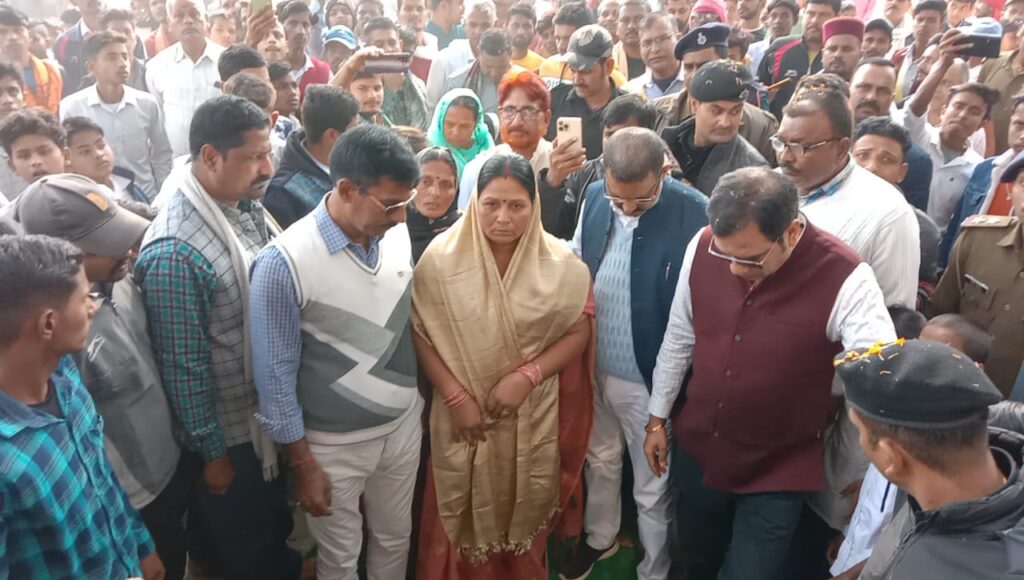 जम्मू में शहीद कैप्टन आनंद के स्मारक का पैतृक गांव नयागांव में हुआ स्मारक का लोकार्पण 3 IMG 20221222 WA0008