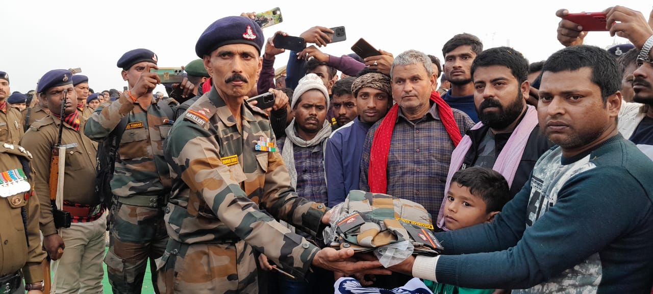 शहीद JCO चंदन कुमार का अगुवानी गंगा घाट पर सैनिक सम्मान के साथ हुई अंतिम संस्कार, मौजूद लोगों की आंखे नम 6 IMG 20221226 WA0007