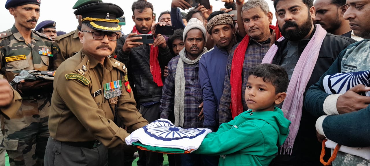 शहीद JCO चंदन कुमार का अगुवानी गंगा घाट पर सैनिक सम्मान के साथ हुई अंतिम संस्कार, मौजूद लोगों की आंखे नम 8 IMG 20221226 WA0011 1