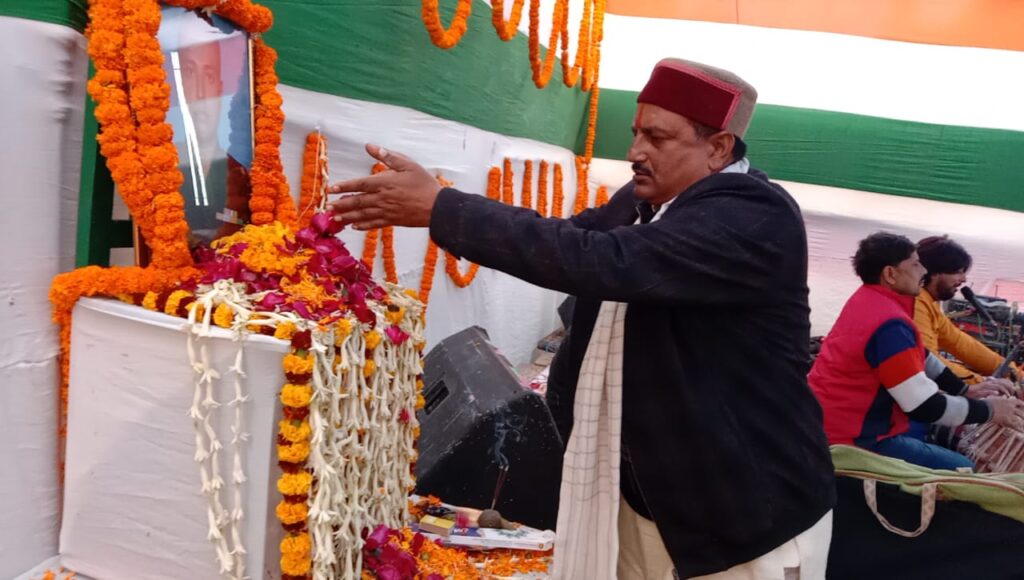 नयागांव में शहीद जेसीओ चंदन कुमार मिश्र के सम्मान में श्रद्धांजलि समारोह का आयोजन में फुटफुटकर रोये लोग 6 IMG 20230104 WA0005