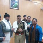 Inq Tmp 32 पुजा समिति के सदस्यों ने भागलपुर के नए एसएसपी आनंद कुमार को सिल्क चादर भेंट करते हुए भव्य स्वागत किया|
