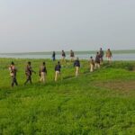 बिहपुर सोनवर्षा के कुख्यात अपराधी कन्हैया की गिरफ्तारी के लिए नवगछिया एसपी ने कई थानों की पुलिस के साथ बिहपुर, नारायणपुर गंगा दियारा इलाके में चलाया पैदल कॉम्बिंग ऑपरेशन ।।
