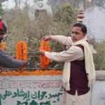 राजस्थान में शहीद खगड़िया के लाल इरशाद अली के कब्र पर फुल माला चढा लोगों ने नम आंखों से दिया श्रद्धांजलि