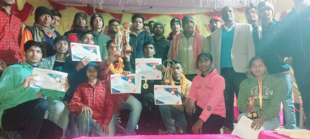 प्रखंड के निजी शिक्षण संस्थानों द्वारा आयोजित क्विज प्रतियोगिता में बच्चों द्वारा प्रश्नोत्तरी के जलवे पर दर्शकों ने बजाई जमकर तालियां 9 IMG 20230116 WA0002 1