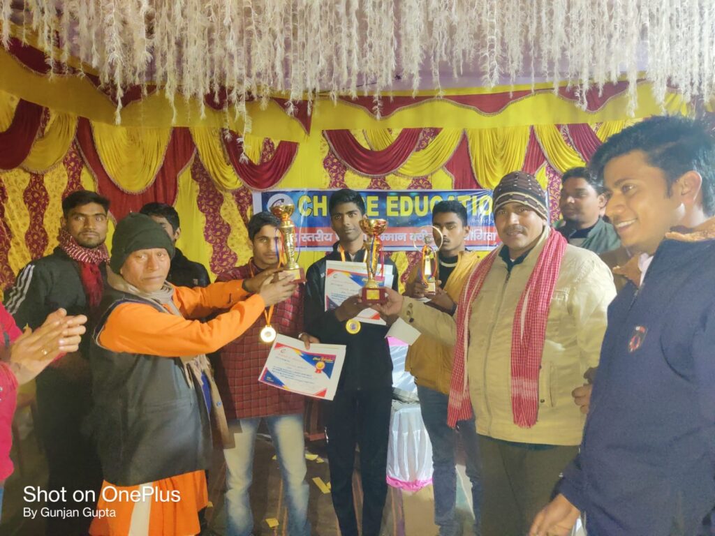 प्रखंड के निजी शिक्षण संस्थानों द्वारा आयोजित क्विज प्रतियोगिता में बच्चों द्वारा प्रश्नोत्तरी के जलवे पर दर्शकों ने बजाई जमकर तालियां 3 IMG 20230116 WA0008