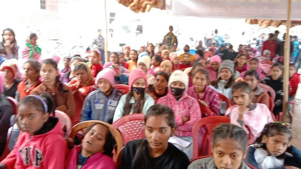 प्रखंड के निजी शिक्षण संस्थानों द्वारा आयोजित क्विज प्रतियोगिता में बच्चों द्वारा प्रश्नोत्तरी के जलवे पर दर्शकों ने बजाई जमकर तालियां 6 IMG 20230116 WA0012 1