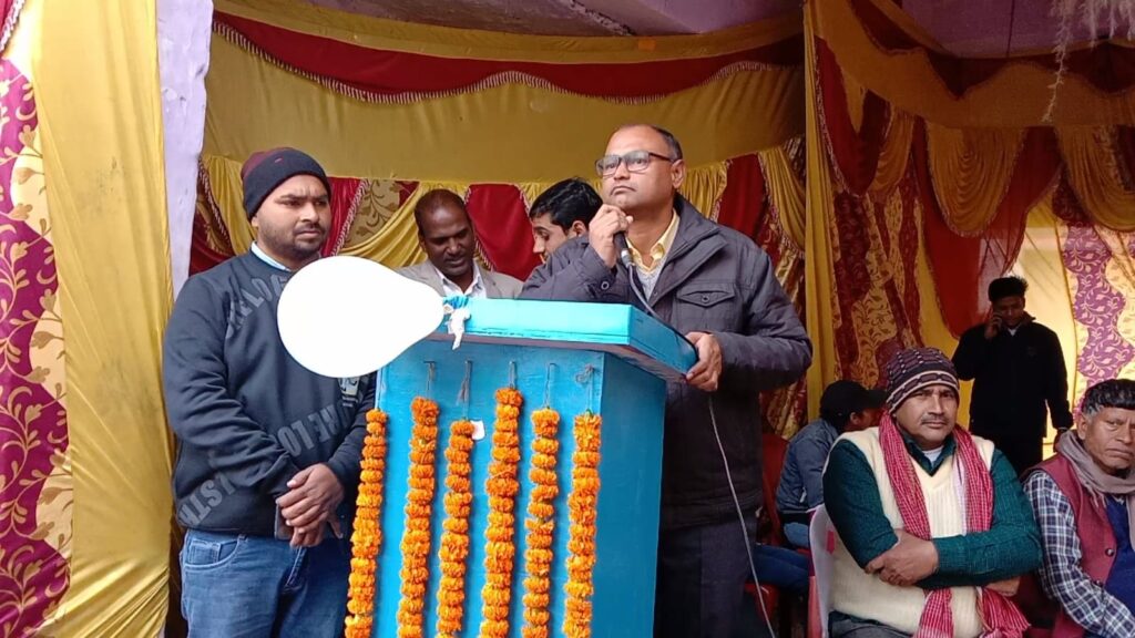 प्रखंड के निजी शिक्षण संस्थानों द्वारा आयोजित क्विज प्रतियोगिता में बच्चों द्वारा प्रश्नोत्तरी के जलवे पर दर्शकों ने बजाई जमकर तालियां 10 IMG 20230116 WA0013