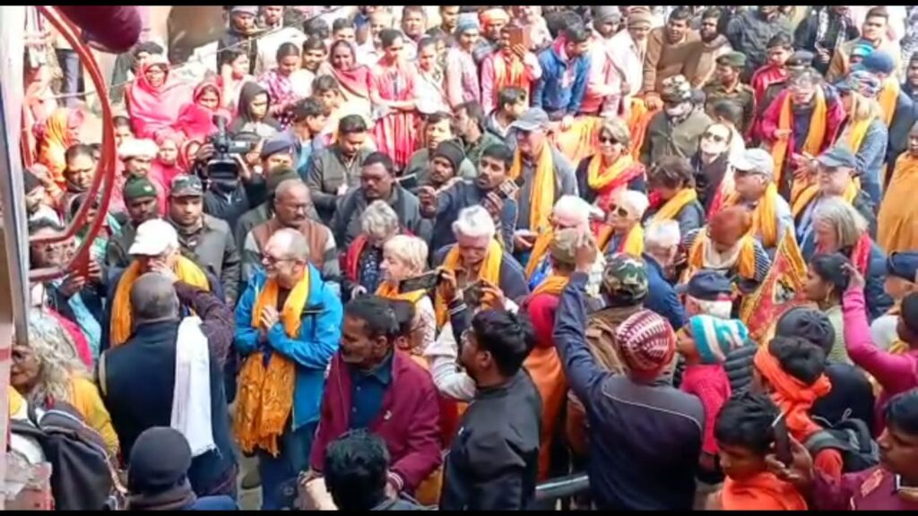 वाराणसी से चलकर गंगा विलास क्रुज अगुवानी गंगा घाट तट को छुते हुए पहुंचे सुल्तानगंज, उमड़ी लोगों की भीड़ 4 IMG 20230120 WA0002