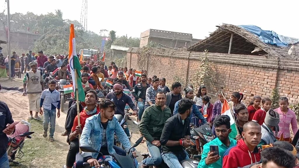 शहीद हवलदार अंकेश चौधरी का सैनिक सम्मान के साथ अगुवानी गंगा घाट में हुई अंतिम संस्कार 4 IMG 20230202 WA0023 1