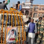 BSF हेड कांस्टेबल व शहीद नित्यानंद दास की अगुवानी गंगा घाट में सैनिक सम्मान के साथ हुई अंतिम संस्कार
