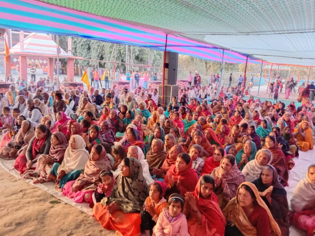 श्रीमद्भागवत कथा ज्ञान महायज्ञ से भक्तिमय हुआ माहौल, पहुंचे सैकड़ों श्रोतागण 4 IMG 20230214 WA0014