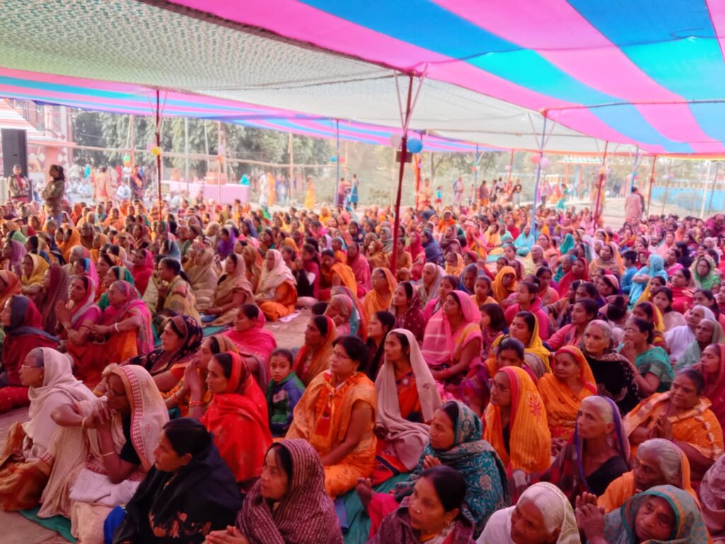 श्रीमद्भागवत कथा ज्ञान महायज्ञ के चौथे दिन कृष्णावतार पर श्रद्धालुओं की उमड़ी भीड़।। 3 IMG 20230217 WA0078