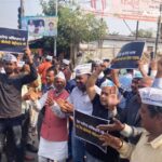 मनीष सिसोदिया की गिरफ्तारी पर AAP नेताओं का बिहार में प्रदर्शन, बीजेपी ऑफिस के बाहर हंगामा