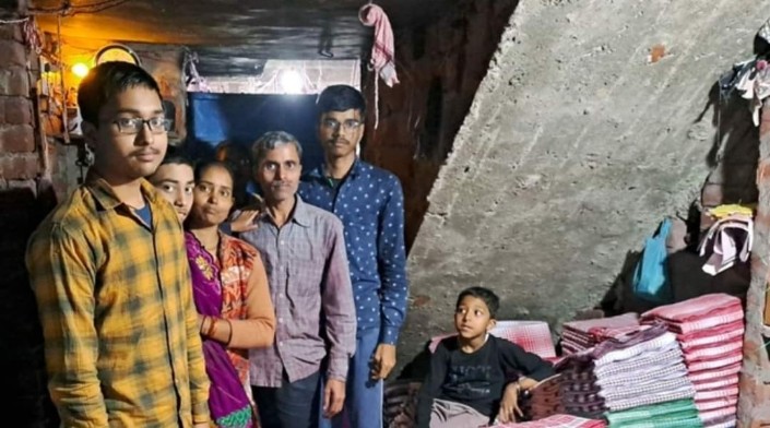 बिहार में बुनकर के बेटे को भारत के टॉप 20 में मिला स्थान, JEE में 100 पर्सेंटाइल, पिता ने पैसों के चलते छोड़ी थी पढाई 4 Screenshot 2023 0215 073243