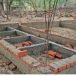 शौचालय निर्माण कार्य को ग्रामीणों ने रोका, गुणवत्ता विहीन कार्य होने के कारण ग्रामीणों में रोष ।