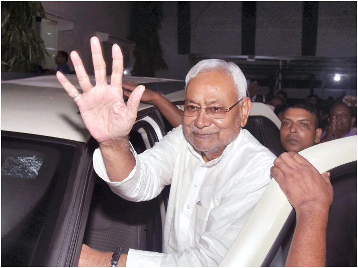 मल्लिकार्जुन खरगे के फोन पर एक्टिव हुए नीतीश कुमार, विपक्षी एकता को एकजुट करने के लिए दिल्ली रवाना 1 a65195b4561d87f7facb5358394645761681213070807169 original