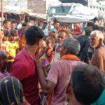 ट्रक की चपेट में आने से हुई सड़क दुर्घटना में एक महिला की मौत