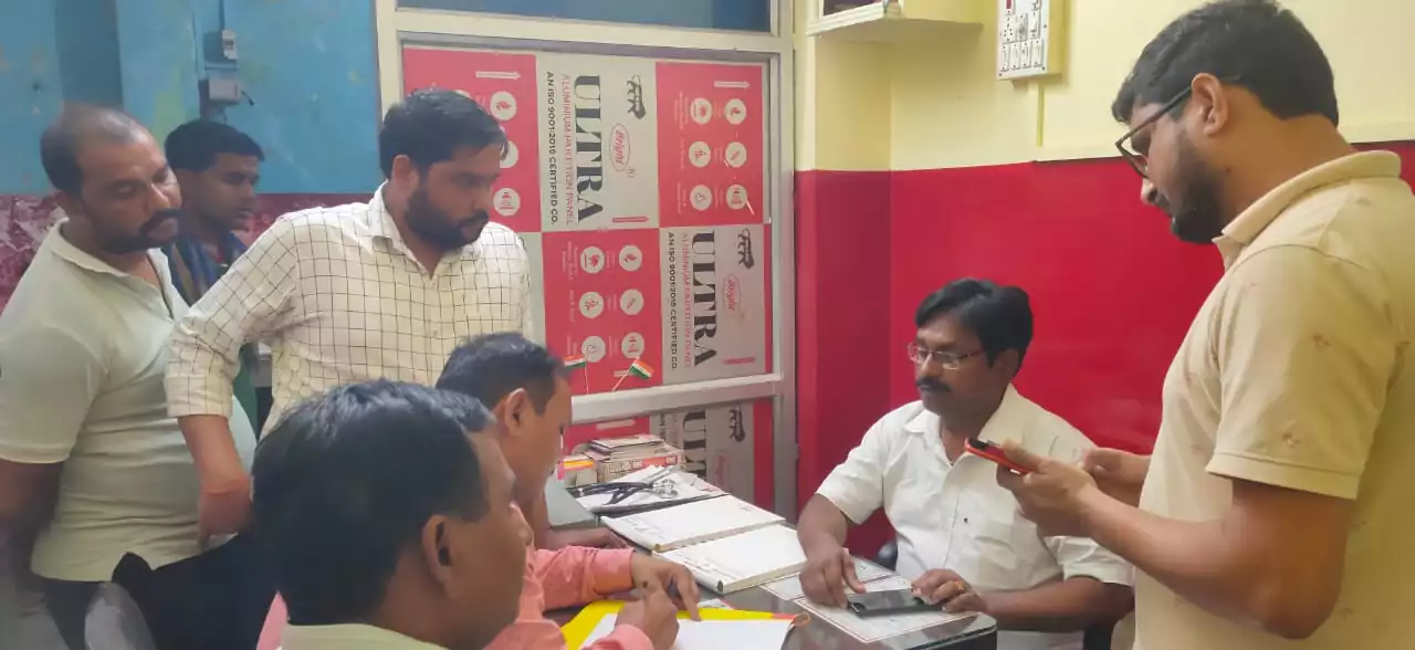 नारायणपुर में संचालित अवैध माँ क्लीनिक पर मेडिकल टीम ने धावा बोला। 1 IMG 20230706 WA0006