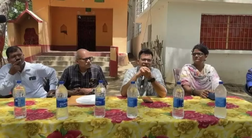 एसडीआरएफ टीम ने लोगों को बताया बाढ़ ब प्राकृतिक आपदाओं से बचाब के गुर 2 IMG 20230722 080754