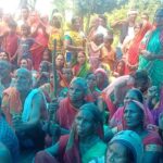 मुरादपुर में गंगा से प्राप्त पत्थराकार दैवीय शक्तियां के ऊपर पुजा अर्चना करने उमड़ी श्रद्धालुओं की भीड़