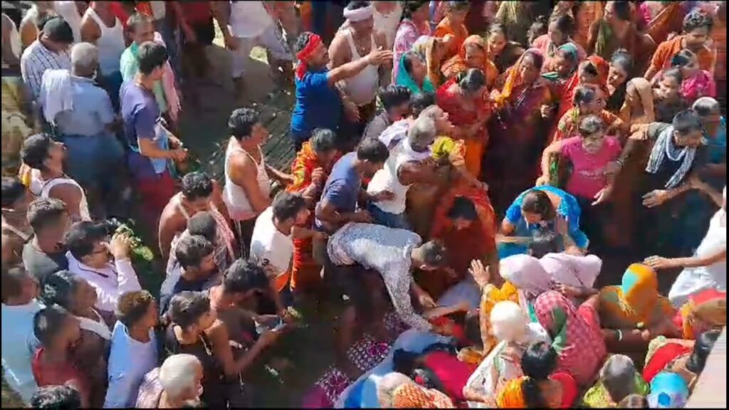 <em>रांची के खटेंगा में हुए सड़क दुघर्टना में डुमरिया बुजुर्ग के फौजी की अगुवानी गंगा घाट पर हुई अंतिम संस्कार</em> 2 img 20230819 wa0026713434692796046574