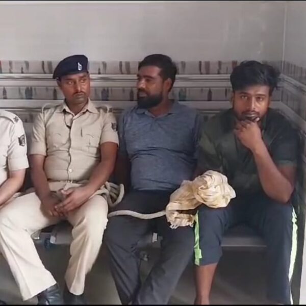 गुरु-शिष्य का रिश्ता तार-तार, शिक्षा के मंदिर में…