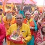 डुमरिया बुजुर्ग के भगवती मंदिर में नौ दिवसीय श्रीमद्भागवत कथा महायज्ञ के आयोजन को लेकर निकाली गई भव्य कलश शोभायात्रा