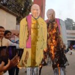 परबत्ता बाजार में राजद कार्यकर्ताओं द्वारा भाजपा सरकार के विरुद्ध पुतला दहन कर किया जमकर नारेबाजी