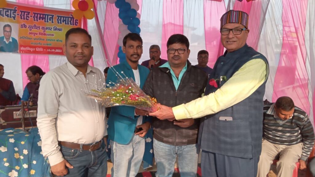 परबत्ता सीएचसी में पदस्थापित डॉ सुशील कु मिश्रा की CHC परबत्ता में विदाई समारोह आयोजित कर कर्मियों ने भावुक हो दी विदाई 3 img 20231230 wa00055251558831057577470